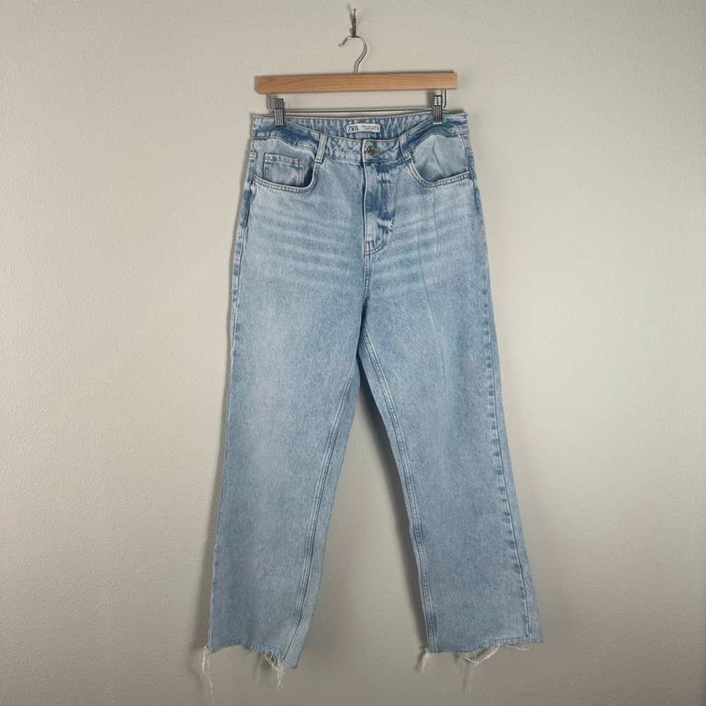 Zara High Waisted Straight Leg Jeans Light Wash Raw Hem Blue USA 10‎ 6164/059
